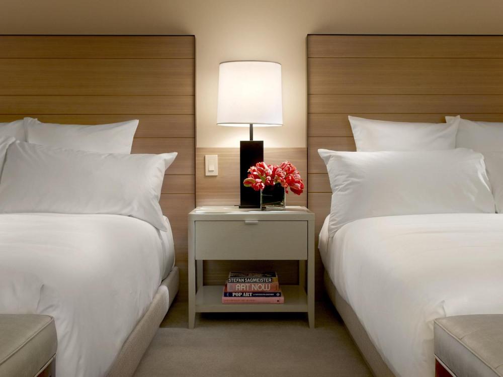 Deluxe Queen Room interior